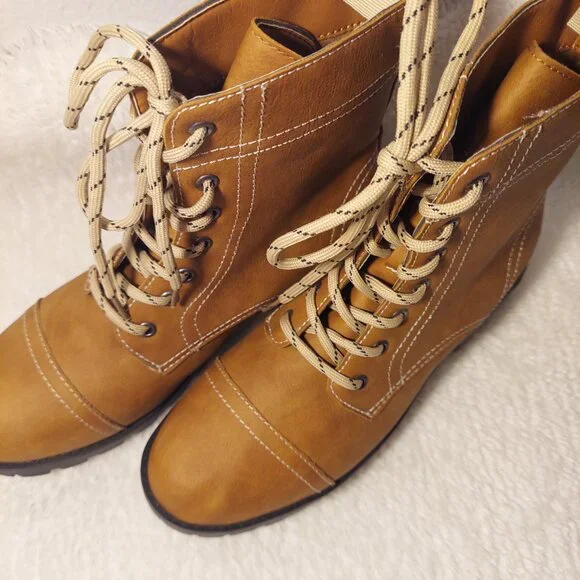 NWOT Jodi Women’s Tan Lace-Up Combat Boot Fall Winter Fashion Size 10 - Picture 5 of 10